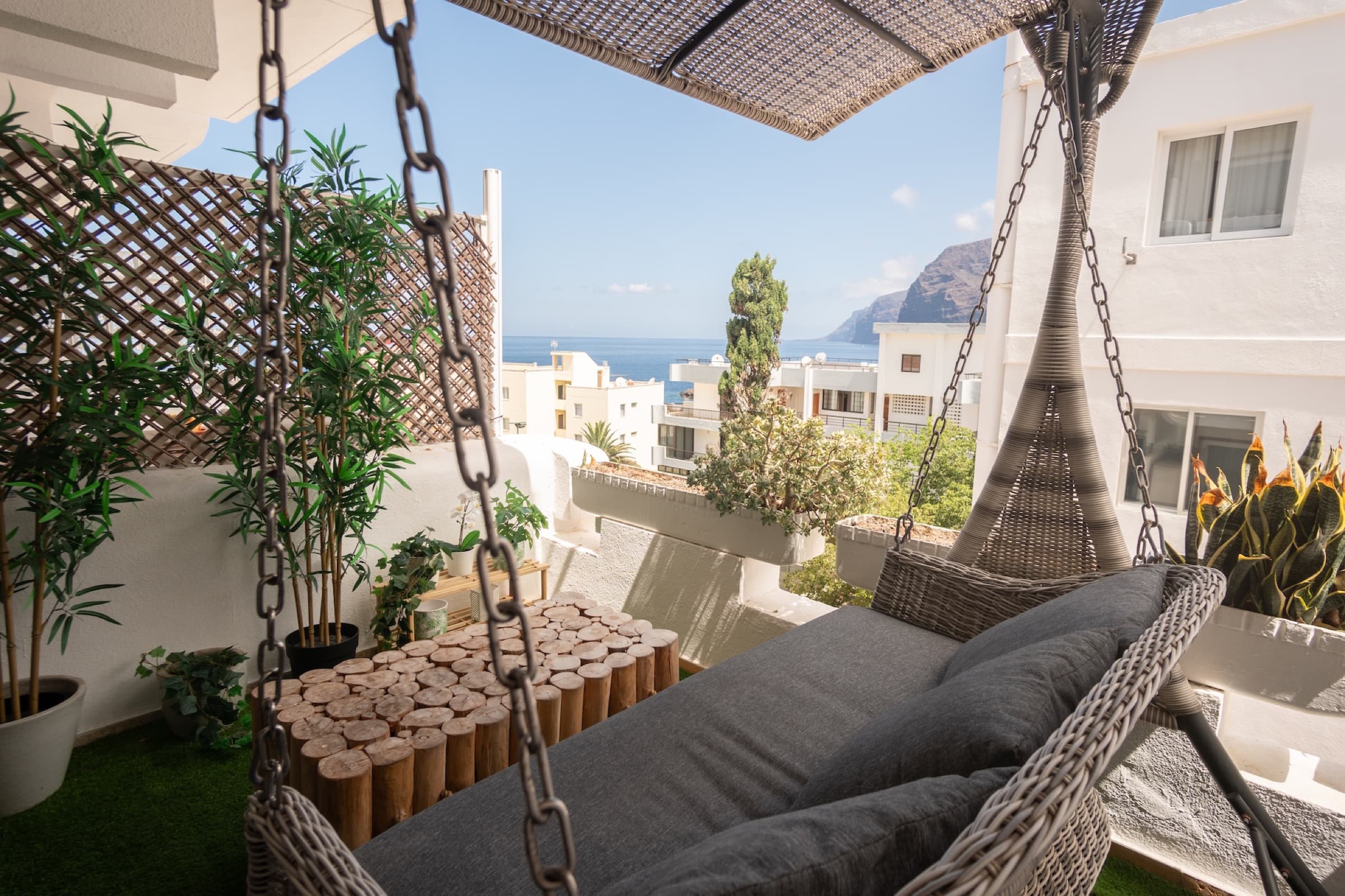 Maralba apartment balcony with Los Gigantes cliff views